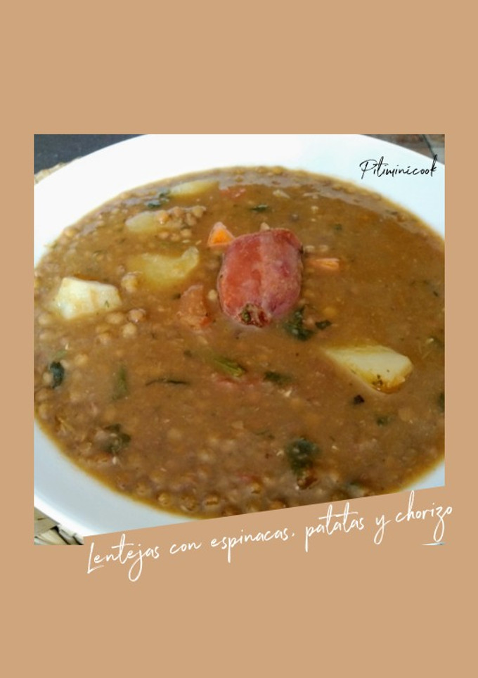 Una foto de Lentejas con espinacas, patata y chorizo