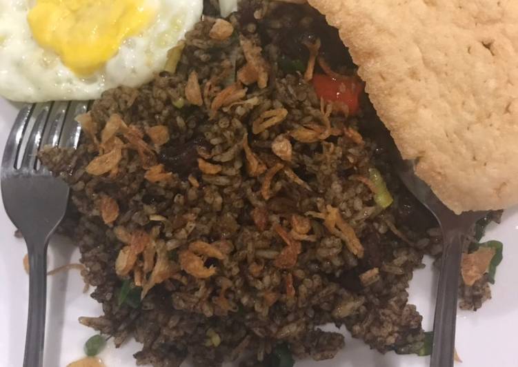 Nasi Goreng Item Sapi