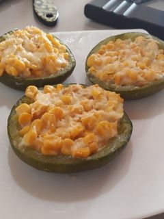 Una foto de Zappallitos relleno de humita