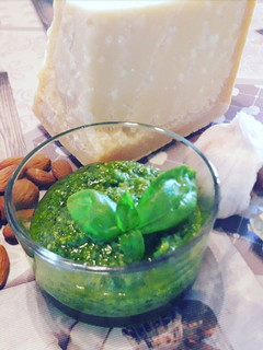 Foto di Pesto di basilico con mandorle