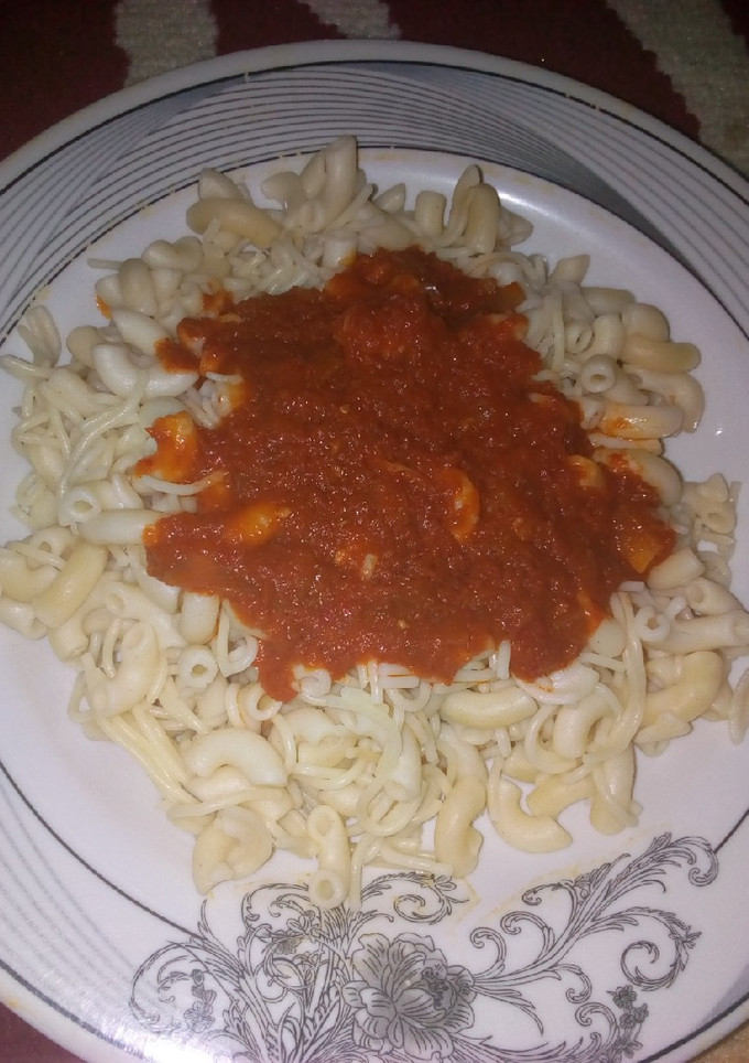 A picture of Macaroni and stew.