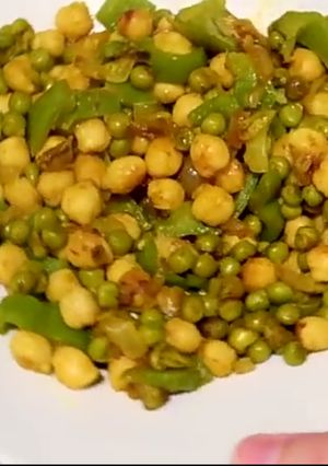 Una foto de Salteado de legumbres, veggie