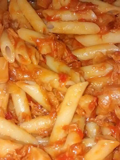 Una foto de Macarrones de atun con setas