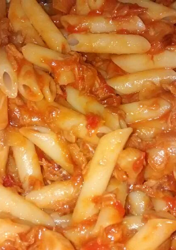 Una foto de Macarrones de atun con setas