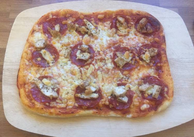 Simple Way to Prepare Homemade Pepperoni & Spicy Chicken Pizza