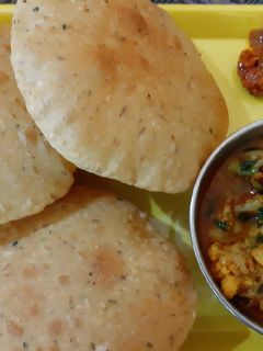 बेड़मी पूरी (Bedmi puri recipe in Hindi) रेसिपी मुख्य फोटो
