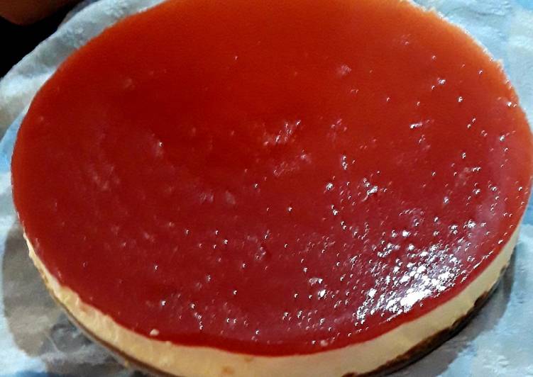 Cheesecake con gelatina de fresas