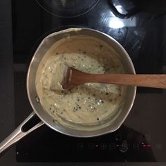 A picture of Peppercorn Sauce.