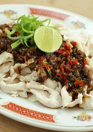 Foto resep Ayam Iris Rebus Chili Oil Devina Hermawan