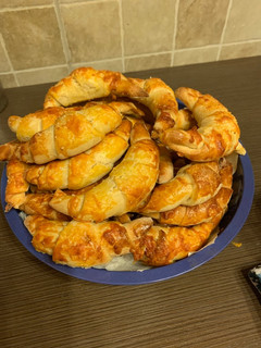 Sajtos, sós kifli recept fotója