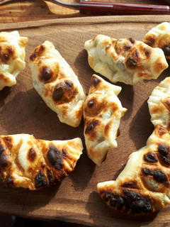 Una foto de Empanadas a la parrilla de morcilla y mozzarella