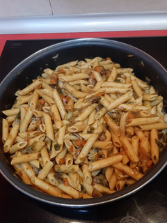 Una foto de Macarrones integrales con verduras