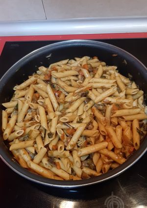 Una foto de Macarrones integrales con verduras