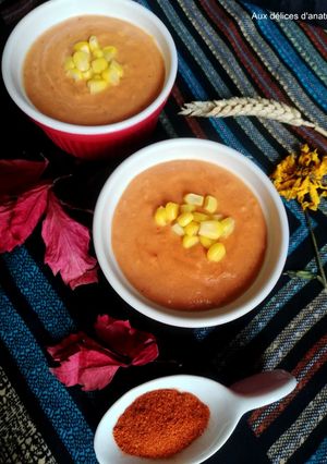 Une photo de Velouté de maïs à la tomate et au piment