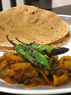 કારેલા ડુંગળીનું નું શાક (karela dungri nu saak in Gujarati) રેસીપી મુખ્ય ફોટો