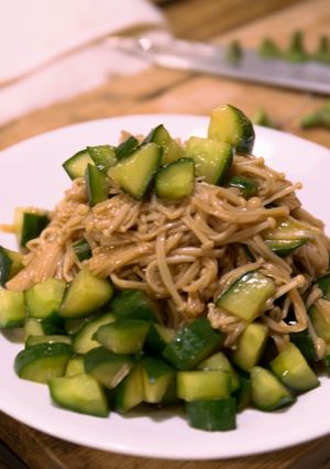 夏日涼拌-金針菇拌清爽小黃瓜 的食譜成品照片