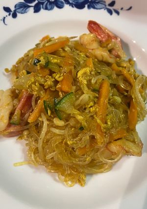 Foto di Spaghetti di soia con gamberi e curry