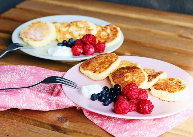 Recipe of Award-winning “Syrnyky” ukrainian cottage cheese pancakes