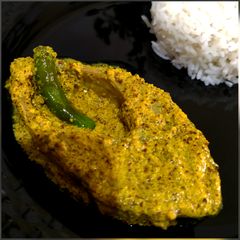 A picture of "Sorshe ilish Bhappa"(steamed hilsa with mustard sauce).