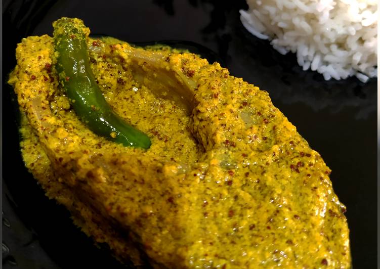 &quot;Sorshe ilish Bhappa&quot;(steamed hilsa with mustard sauce)