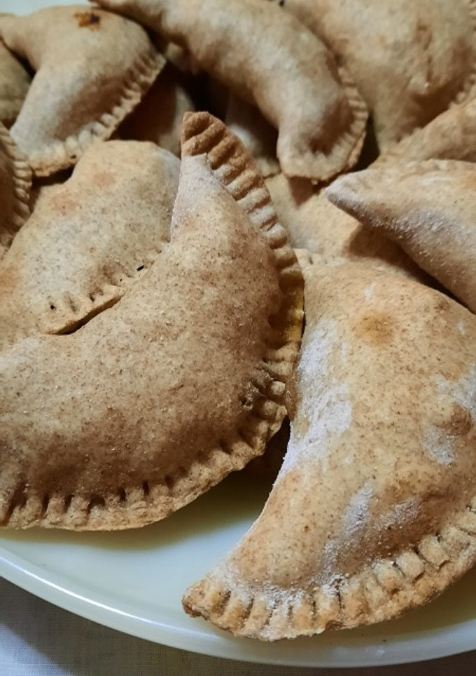 Una foto de Empanadas de carne cortadas a cuchillo 🥟