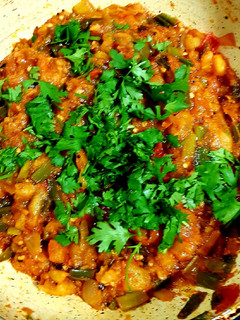 એકદમ ચટપટો રીંગણ નો ઓળો(rigan olo recipe in gujarati) રેસીપી મુખ્ય ફોટો