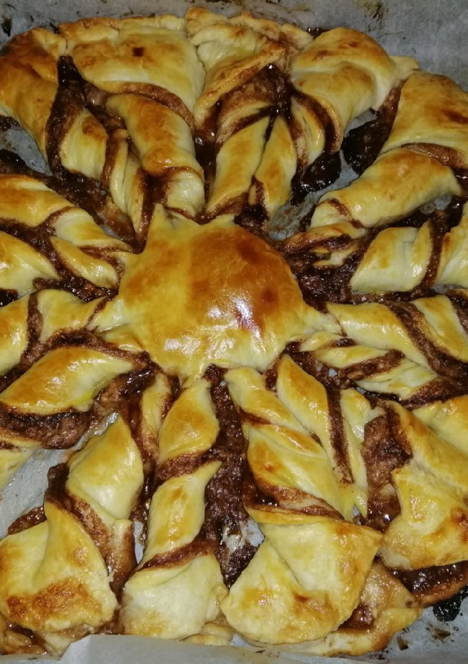 Una foto de Estrella de hojaldre con crema de cacao