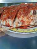 Pescado asado al carbón