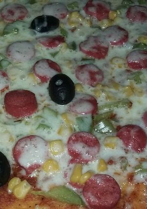 صورة لوصفة بيتزا بالنقانق🍕
