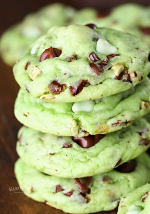 A picture of Mint Chocolate Chip Cookies.