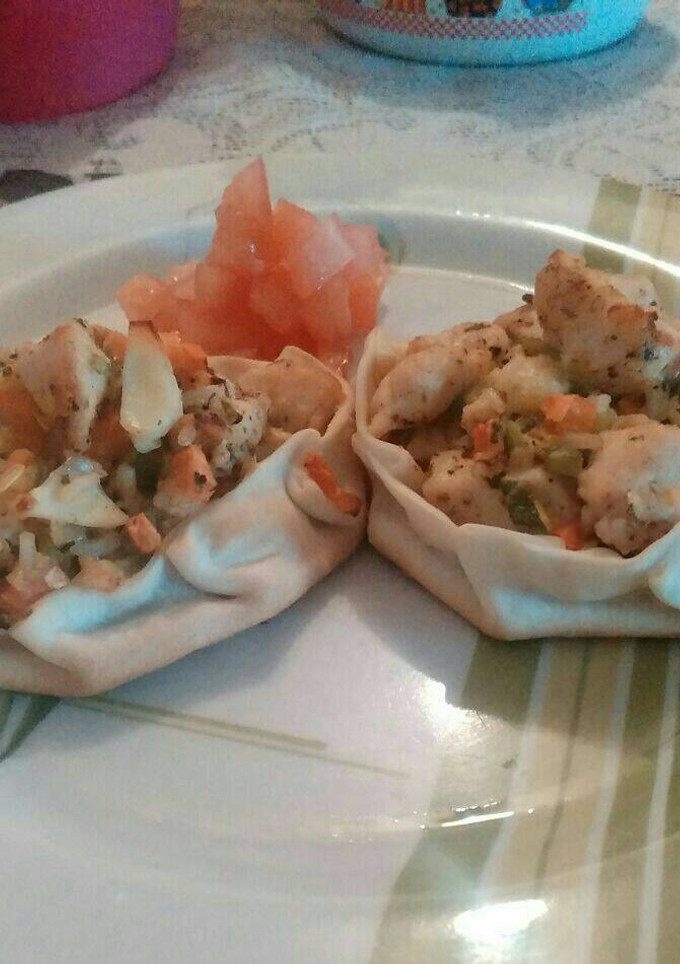 Una foto de Canastitas de verdura y pollo