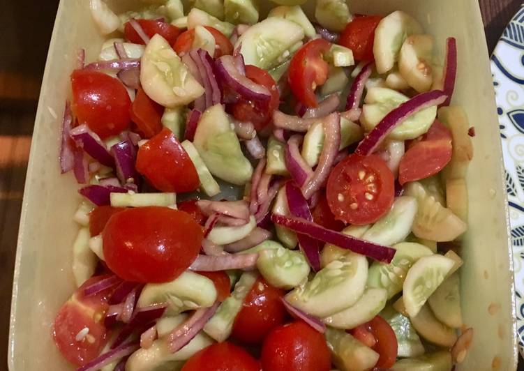 Bagaimana Menyiapkan Tomato Salad yang Bikin Ngiler