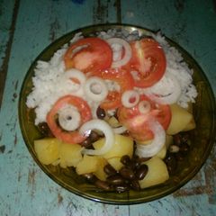 A picture of Plain boiled rice with njahi.