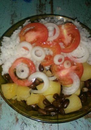 A picture of Plain boiled rice with njahi.