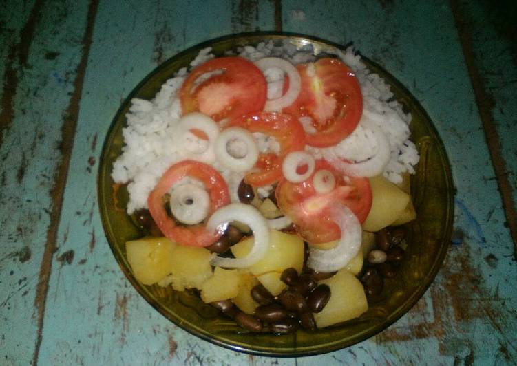 Plain boiled rice with njahi
