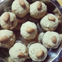 A picture of Rava laddu(suji).