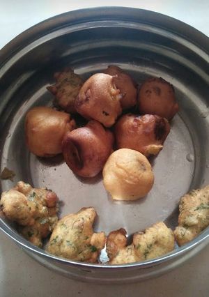 મેથી ના ભજીયા ને બટાકા વડા રેસીપી મુખ્ય ફોટો