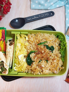 Foto resep Bekal sekolah anak (nasi goreng tamie)
