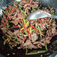 A picture of Stir fried beef.