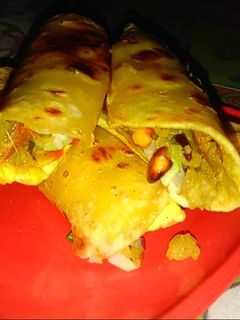আলুর পুর ভরা এগরোল (Potato stuffed egg roll recipe in Bengali) রেসিপির প্রধান ছবি