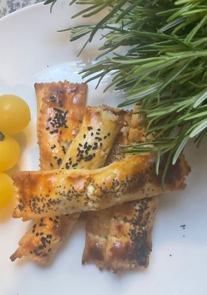 Une photo de 🍂Feuilleté 🧀 🫕 fromage kiri 🐄
