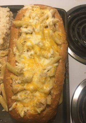 A picture of Alfredo bread bowl.