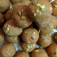A picture of Wheat flour ladoo.