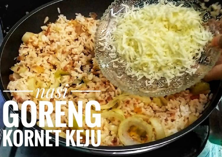 Cara menyajikan Nasi Goreng Kornet Keju  yang Lezat