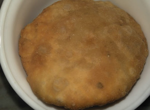 A picture of "Aloo pyaaz ki kachori"(Rajasthani).