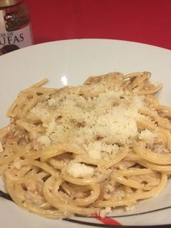 Una foto de Espaguetis con salsa de trufa