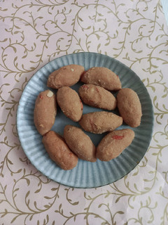 A picture of Atta Gond Pinni.