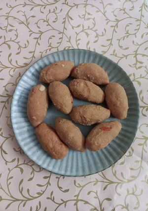A picture of Atta Gond Pinni.