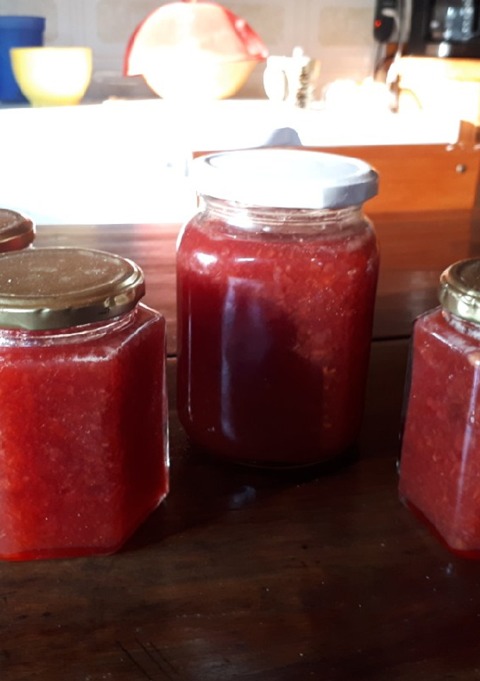 Una foto de Mermelada de cerezas rojas