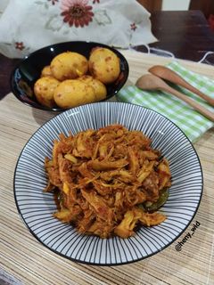 Foto resep Ayam Suwir & Telur Masak Kecap Pedas
